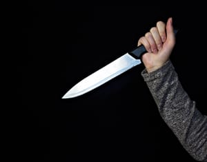 Homem é esfaqueado no peito após briga com adolescente de 15 anos em Cuiabá