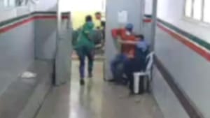 Criminosos invadem UPA, disparam contra vigilante e espalham pânico em MT; veja vídeo