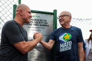 Pivetta e Abilio inauguram novo campo sintético no Três Barras e ampliam projeto esportivo em Cuiabá