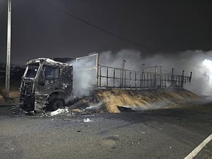 Incêndio de grandes proporções destrói carretas durante a madrugada em Campo Novo