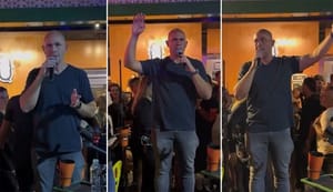 Mesmo vaiado, Abilio mantém decisão e encerra evento lotado sem autorização na Praça Popular