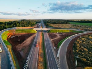 Toda duplicação da BR-163 feita pelo Governo de MT e Nova Rota tem acostamento