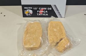 Mulher é presa com 2 quilos de pasta base; droga seria entregue ao marido em presídio