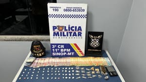 PMs prendem homem com 73 porções de entorpecentes e mais de R$ 1 mil em dinheiro