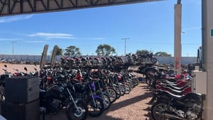 Ação da PM frustra "rolezinho" e apreende 91 motocicletas no "Mirante", em Rondonópolis