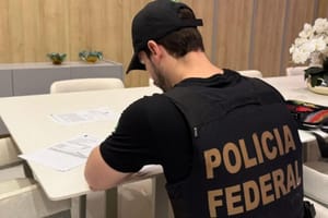 Operação da PF mira grupo suspeito de esconder fortuna de aposentados