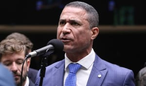 Deputado federal Coronel Assis critica condenação de pais por homeschooling