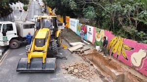 Prefeitura de Cuiabá fecha bueiro onde jovem foi "engolida"; vítima levou pontos na boca