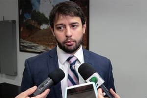 Parlamentares pedem demissão de Ulisses Moraes; ex-deputado recebe R$ 19 mil sem trabalhar