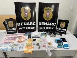 PC estoura ponto de tráfico em Cuiabá e prende grupo com armas e drogas