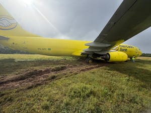 Avião cargueiro da GOL sai da pista após pouso em Salvador
