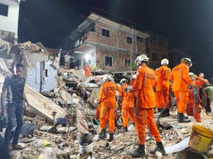 Sobe para 3 o número de mortos após prédio virar montanha de escombros em Salvador