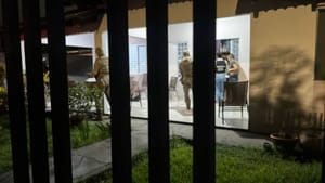 Adolescente invade casa, troca tiros com policiais e morre em confronto em Lucas do Rio Verde