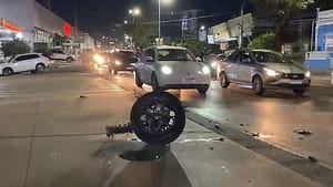 Jovem de Mercedes de luxo bate em três carros, tenta fugir e acaba preso em Cuiabá