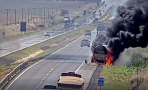 Chamas tomam carreta com etanol e causam interdição total da BR-163 em Nova Mutum; veja vídeo