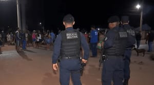 Moradores do antigo Eliane Gomes vão às ruas e cobram promessa de asfalto da Prefeitura de VG