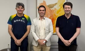 Enquanto WF administra desgaste, pré-candidato da direita se aproxima de pesos-pesados do PL