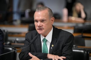 Wellington defende ampliação de benefício a Bolsonaro e cobra retomada de direitos políticos