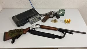 Homem que ameaçou matar irmã é preso por posse irregular de arma de fogo
