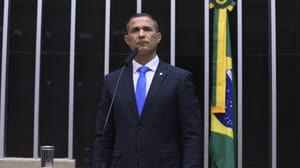 Deputado detona fala de Lula contra policiais: "Esse é o retrato de quem apoia vagabundo"