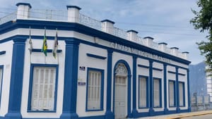 Absurdo: Prefeita de Cáceres sanciona vale alimentação de R$ 1,7 mil para os vereadores
