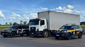 Caminhão carregado de cestas básicas pertencente a facção é apreendida em Cáceres