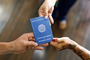 Cuiabá tem 10 vagas para operador de escavadeira com salário de R$ 3,8 mil