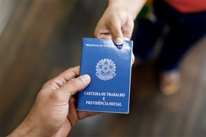 Cuiabá tem vaga para operador de robô de soldagem com salário de R$ 3 mil; confira