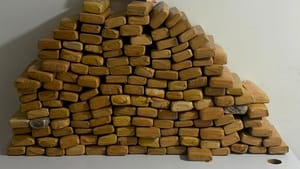 Membros de facção são presos com 152 tabletes de maconha; suspeitos estavam em 3 veículos