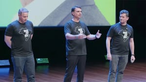 "O PT da Bahia acaba de ser implodido pela Polícia Federal", reage Flávio Bolsonaro; veja vídeo