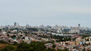 Segunda-feira começa com céu nublado e clima mais ameno em Cuiabá