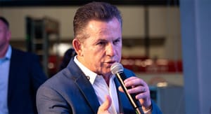 PSD aciona Mauro na Justiça por possível abuso de poder em evento da Stock Car Cuiabá