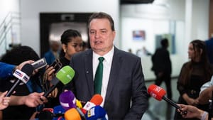 Max comemora avanço da aposentadoria especial para agentes de saúde e de endemias