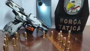 Força Tática apreende duas armas e prende suspeitos por porte ilegal em Cuiabá