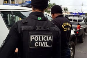 Jovem desaparece após suposto sequestro e família recebe foto dele amarrado; veja