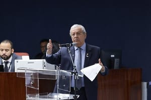 Jayme cobra solução para impasse e diz que disputa não pode prejudicar moradores