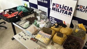 PMs prendem faccionado por tráfico ilícito de drogas e posse irregular de arma