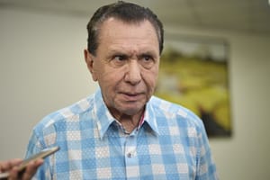Aos 84 anos, Carlos Bezerra enfrenta pneumonia e é transferido para UTI em São Paulo