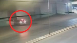 Vídeo mostra vigilante deixando depósito de merenda minutos antes de incêndio em VG