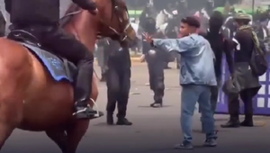 Protesto termina em confronto com a polícia durante abertura da Copa do Mundo de 2026 no México