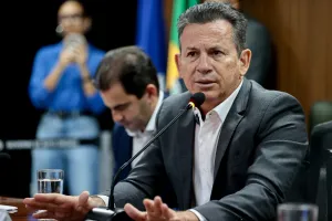 Mauro Mendes reage a polêmica sobre suposto jantar com Vorcaro e anuncia medidas judiciais