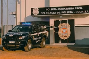 Pai é preso e filho é apreendido após oferecer R$ 10 mil em ouro para que fosse liberado