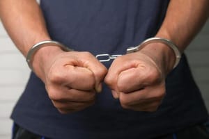 Homem procurado por estelionato contra idoso no Pará é preso escondido em Rondonópolis
