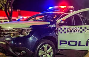 Motorista embriagado tenta atropelar policiais durante abordagem e acaba preso em MT