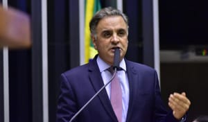 Aécio descarta concorrer ao Planalto e aposta em duelo entre Lula e Flávio