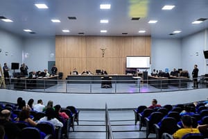 Réu opta por advogado próprio e Defensoria deixa de atuar no júri de Carlinhos Bezerra