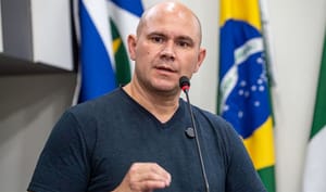Abilio anuncia proibição de publicidade de bets: "Locais de uso público podemos regular"