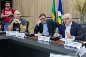 "Essa medida que o Governo do Estado está fazendo é gigante", destaca Abilio em reunião