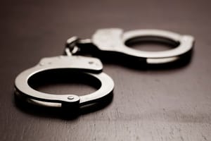 Madeireiro é preso em flagrante após desacatar agentes durante busca por armas em Colniza