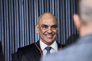 Alexandre de Moraes passa a presidir o STF durante férias de Edson Fachin